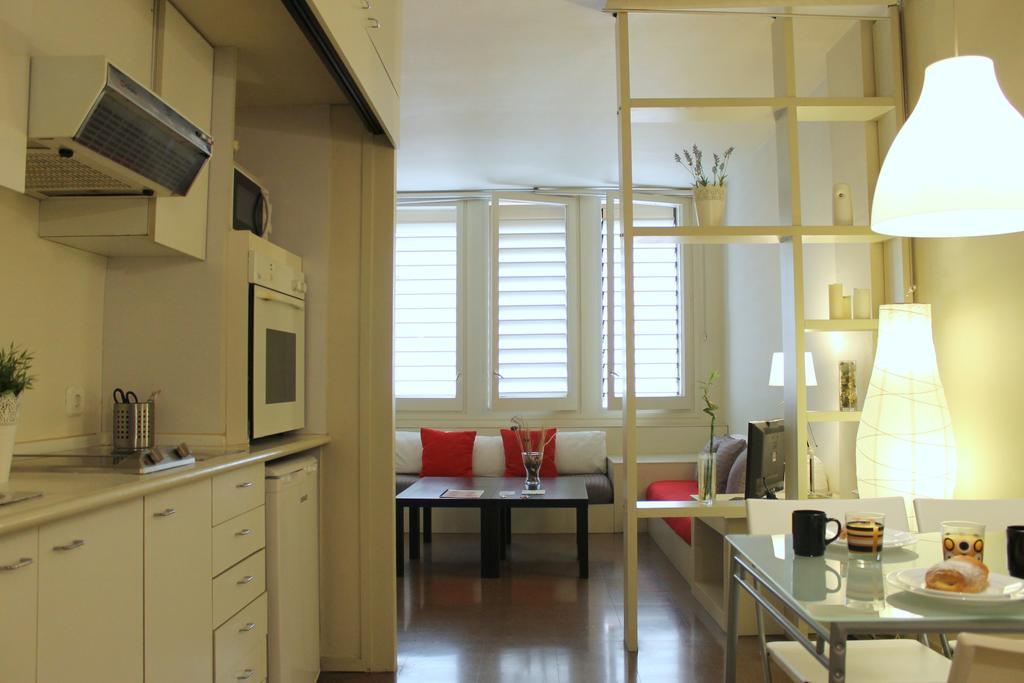 Sweet Bcn Apartments Барселона Стая снимка